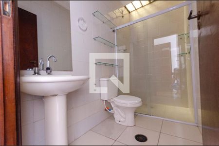 Banheiro da Suíte 1 de casa para alugar com 2 quartos, 115m² em Vila Palmeiras, São Paulo
