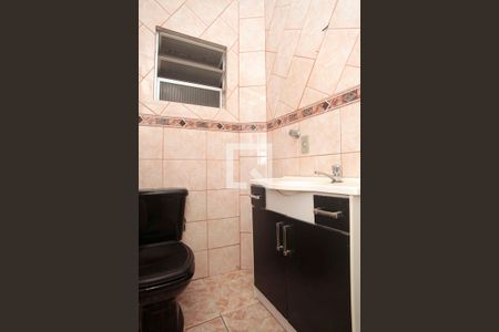 Banheiro de apartamento à venda com 1 quarto, 50m² em Farroupilha, Porto Alegre