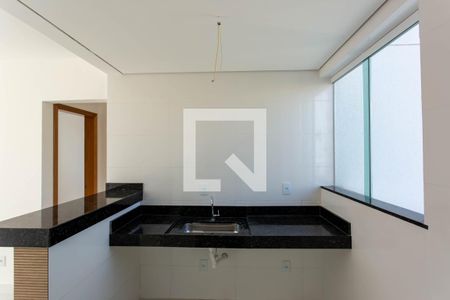 Cozinha de apartamento à venda com 2 quartos, 55m² em Planalto, Belo Horizonte