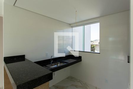Cozinha de apartamento à venda com 2 quartos, 55m² em Planalto, Belo Horizonte
