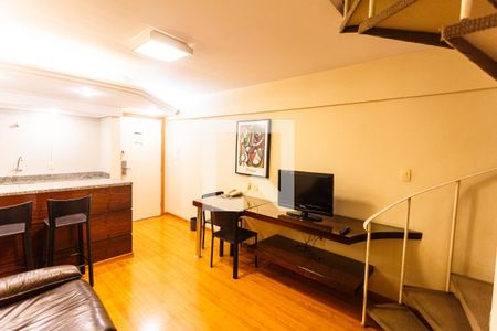 Sala de kitnet/studio para alugar com 1 quarto, 42m² em Funcionários, Belo Horizonte