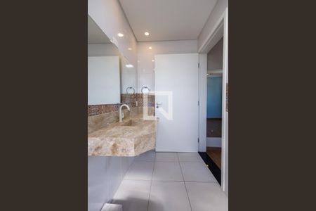 Banheiro da Suíte de apartamento para alugar com 3 quartos, 110m² em Centro, Taubaté