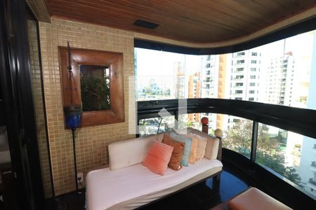 Sacada de apartamento à venda com 4 quartos, 200m² em Tatuapé, São Paulo
