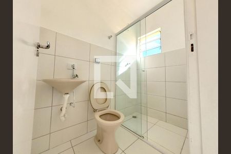 Banheiro de casa para alugar com 1 quarto, 26m² em Jardim Regina, São Paulo