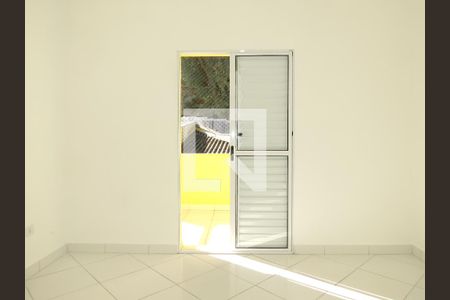 Kitnet- Entrada Varanda de casa para alugar com 1 quarto, 26m² em Jardim Regina, São Paulo