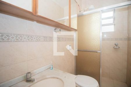 Banheiro de apartamento para alugar com 1 quarto, 43m² em São João, Porto Alegre
