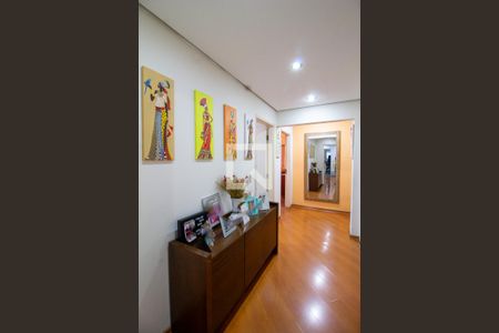 Corredor de apartamento à venda com 4 quartos, 147m² em Vila Galvão, Guarulhos