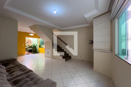 Sala de casa de condomínio para alugar com 3 quartos, 176m² em Cambuci, São Paulo