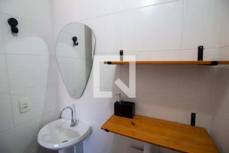 Banheiro de apartamento para alugar com 1 quarto, 28m² em Jardim Caravelas, São Paulo