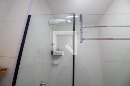 Banheiro de apartamento para alugar com 1 quarto, 28m² em Jardim Caravelas, São Paulo