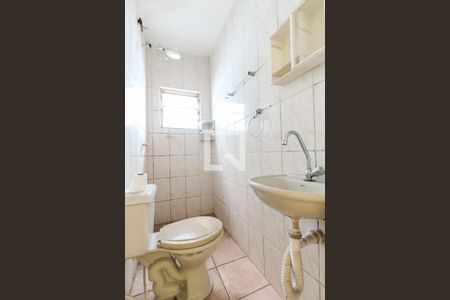 Banheiro da Suíte de casa à venda com 8 quartos, 367m² em Vila Carmosina, São Paulo