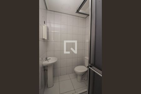 Banheiro de kitnet/studio para alugar com 1 quarto, 26m² em Menino Deus, Porto Alegre