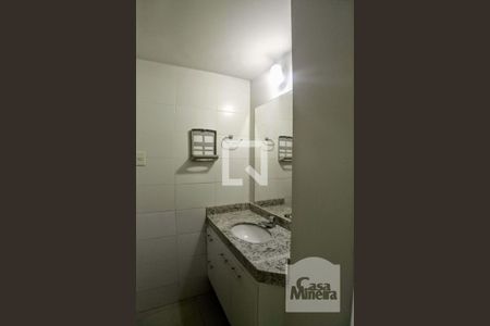Banheiro de casa à venda com 4 quartos, 160m² em Santo Antônio, Belo Horizonte