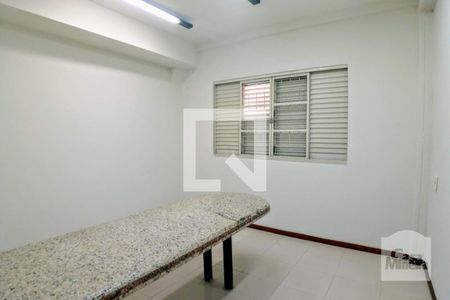Quarto  de casa à venda com 5 quartos, 160m² em Santo Antônio, Belo Horizonte