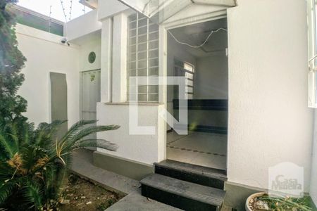 Quintal de casa à venda com 5 quartos, 160m² em Santo Antônio, Belo Horizonte