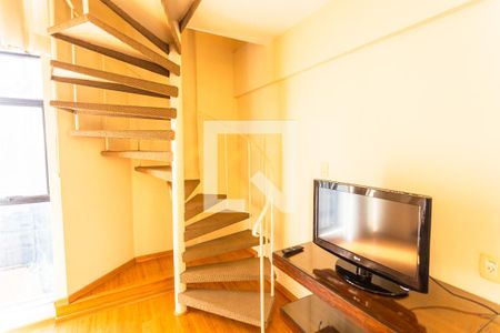 Escada de Acesso a Suíte de kitnet/studio para alugar com 1 quarto, 42m² em Funcionários, Belo Horizonte