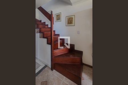 Escada de apartamento para alugar com 2 quartos, 106m² em Pituba, Salvador