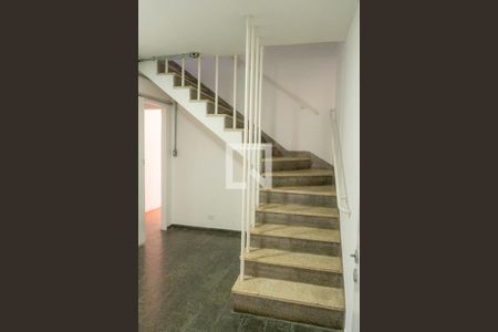 Escada de casa para alugar com 3 quartos, 70m² em Vila Butantã, São Paulo