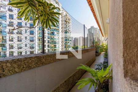 Varanda de casa de condomínio à venda com 3 quartos, 200m² em Barra da Tijuca, Rio de Janeiro