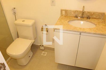 Banheiro de apartamento para alugar com 1 quarto, 38m² em Granja Viana, Cotia