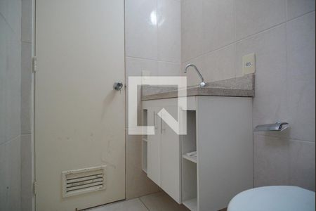 Banheiro - Corredor de kitnet/studio para alugar com 1 quarto, 36m² em Floresta, Porto Alegre