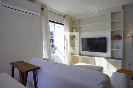 Sala de apartamento para alugar com 2 quartos, 64m² em Campeche Central, Florianópolis