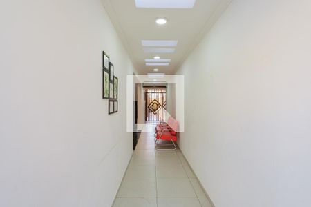 Corredor de entrada de casa para alugar com 5 quartos, 300m² em Jardim Textil, São Paulo
