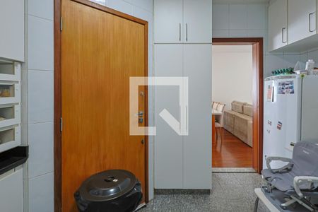 Cozinha de apartamento à venda com 3 quartos, 118m² em Santo Antônio, Belo Horizonte