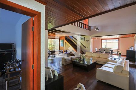 Casa à venda com 4 quartos, 398m² em Santa Efigênia, Belo Horizonte