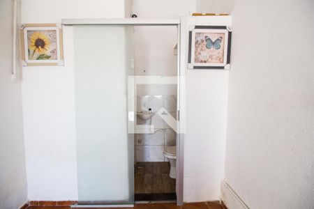 Banheiro de kitnet/studio para alugar com 1 quarto, 25m² em Santo Andre, Belo Horizonte