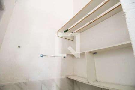 Banheiro de kitnet/studio para alugar com 1 quarto, 25m² em Santo Andre, Belo Horizonte