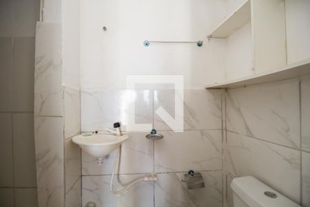Banheiro de kitnet/studio para alugar com 1 quarto, 25m² em Santo Andre, Belo Horizonte