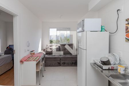 Sala/Cozinha de apartamento à venda com 1 quarto, 28m² em Jardim Mirante, São Paulo
