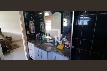 Casa para alugar com 284m², 4 quartos e 6 vagas Casa para alugar com 284m², 4 quartos e 6 vagasBanheiro da Suíte 1