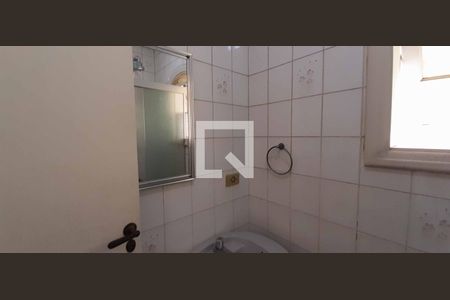 Casa para alugar com 284m², 4 quartos e 6 vagas Casa para alugar com 284m², 4 quartos e 6 vagasBanheiro da Edícula