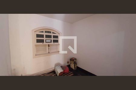 Casa para alugar com 284m², 4 quartos e 6 vagas Casa para alugar com 284m², 4 quartos e 6 vagasEdícula