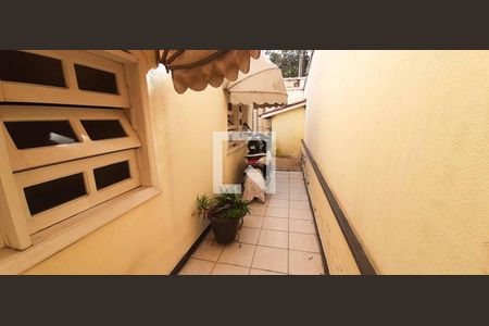 Casa para alugar com 284m², 4 quartos e 6 vagas Casa para alugar com 284m², 4 quartos e 6 vagasCorredor