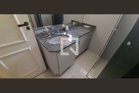 Casa para alugar com 284m², 4 quartos e 6 vagas Casa para alugar com 284m², 4 quartos e 6 vagasBanheiro da Suíte 3