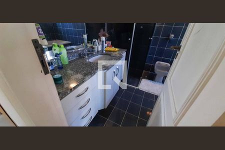 Casa para alugar com 284m², 4 quartos e 6 vagas Casa para alugar com 284m², 4 quartos e 6 vagasBanheiro da Suíte 1