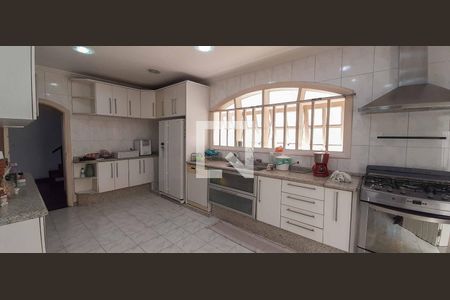 Casa para alugar com 284m², 4 quartos e 6 vagas Casa para alugar com 284m², 4 quartos e 6 vagasCozinha