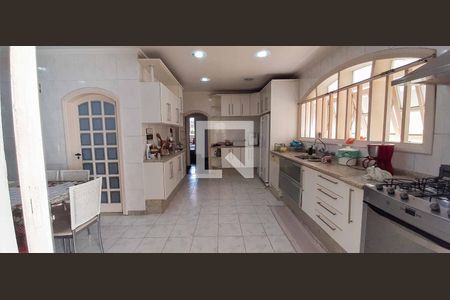 Casa para alugar com 284m², 4 quartos e 6 vagas Casa para alugar com 284m², 4 quartos e 6 vagasCozinha