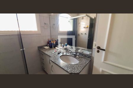 Casa para alugar com 284m², 4 quartos e 6 vagas Casa para alugar com 284m², 4 quartos e 6 vagasBanheiro da Suíte 2