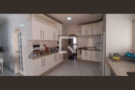 Casa para alugar com 284m², 4 quartos e 6 vagas Casa para alugar com 284m², 4 quartos e 6 vagasCozinha