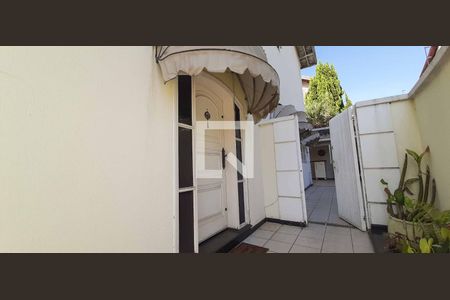 Casa para alugar com 284m², 4 quartos e 6 vagas Casa para alugar com 284m², 4 quartos e 6 vagasQuintal