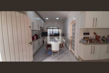 Casa para alugar com 284m², 4 quartos e 6 vagas Casa para alugar com 284m², 4 quartos e 6 vagasCozinha