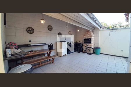 Casa para alugar com 284m², 4 quartos e 6 vagas Casa para alugar com 284m², 4 quartos e 6 vagasEspaço Gourmet