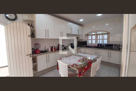 Casa para alugar com 284m², 4 quartos e 6 vagas Casa para alugar com 284m², 4 quartos e 6 vagasCozinha