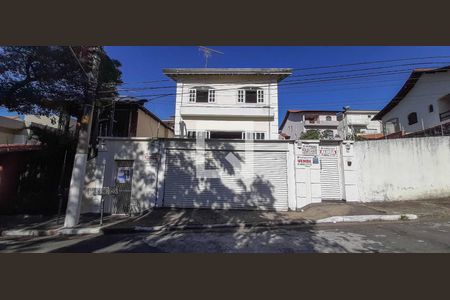 Casa para alugar com 284m², 4 quartos e 6 vagas Casa para alugar com 284m², 4 quartos e 6 vagasFachada da Casa