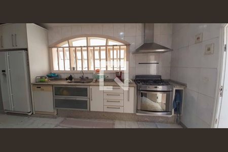 Casa para alugar com 284m², 4 quartos e 6 vagas Casa para alugar com 284m², 4 quartos e 6 vagasCozinha