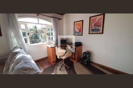 Casa para alugar com 284m², 4 quartos e 6 vagas Casa para alugar com 284m², 4 quartos e 6 vagasEscritório